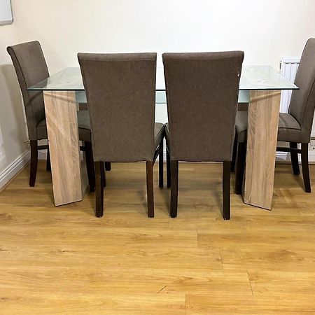 London Luxury 5 Bedroom House 2 Min Walk To The Tube Station Dagenham Esterno foto