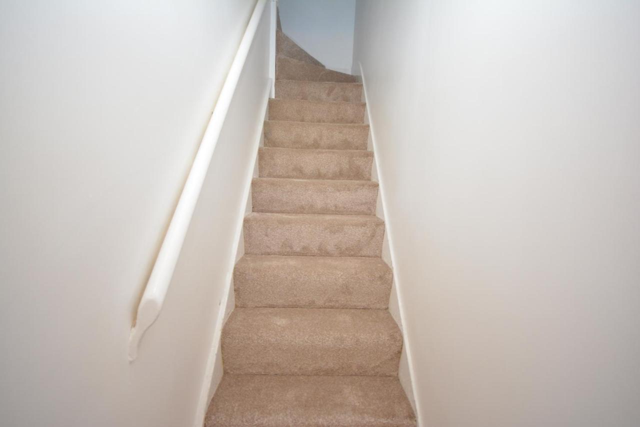 London Luxury 5 Bedroom House 2 Min Walk To The Tube Station Dagenham Esterno foto