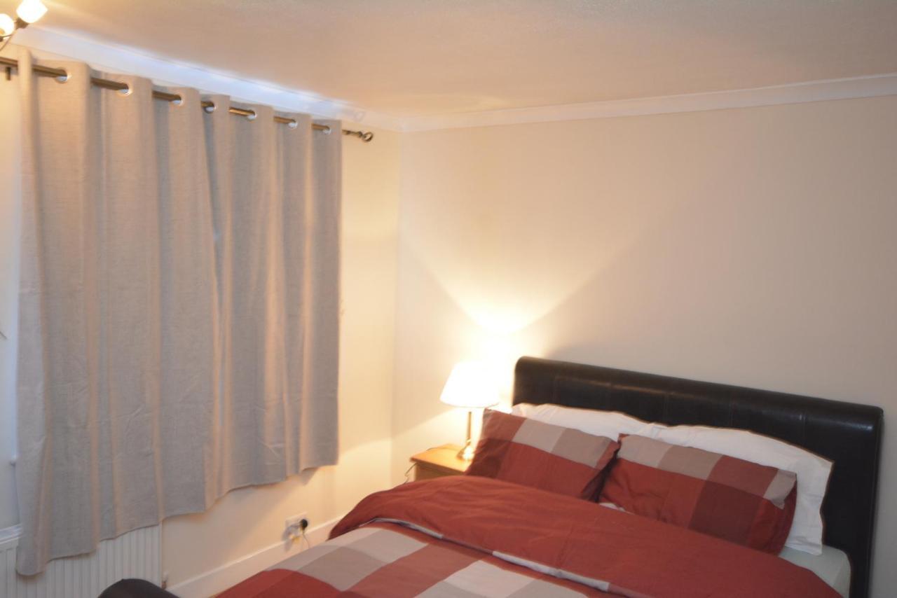 London Luxury 5 Bedroom House 2 Min Walk To The Tube Station Dagenham Esterno foto