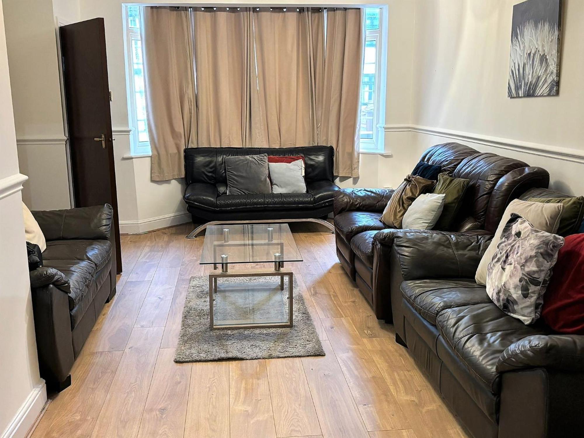 London Luxury 5 Bedroom House 2 Min Walk To The Tube Station Dagenham Esterno foto